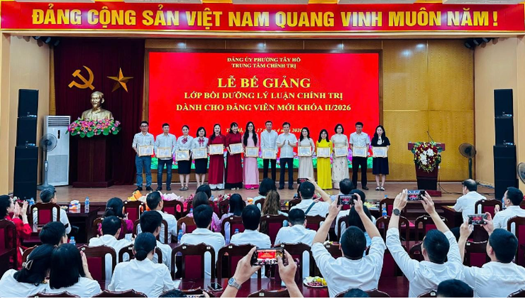 121 học viên hoàn thành lớp bồi dưỡng lý luận chính trị dành cho đảng viên mới khóa II/2026- Ảnh 1.