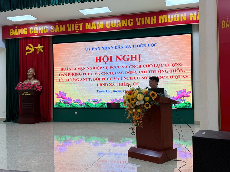 Hội nghị huấn luyện nghiệp vụ PCCC và CNCH cho lực lượng dân phòng PCCC và CNCH, các đồng chí Trưởng thôn, lực lượng ANTT; Đội PCCC và CNCH cơ sở thuộc cơ quan UBND xã Thiên Lộc.- Ảnh 5.