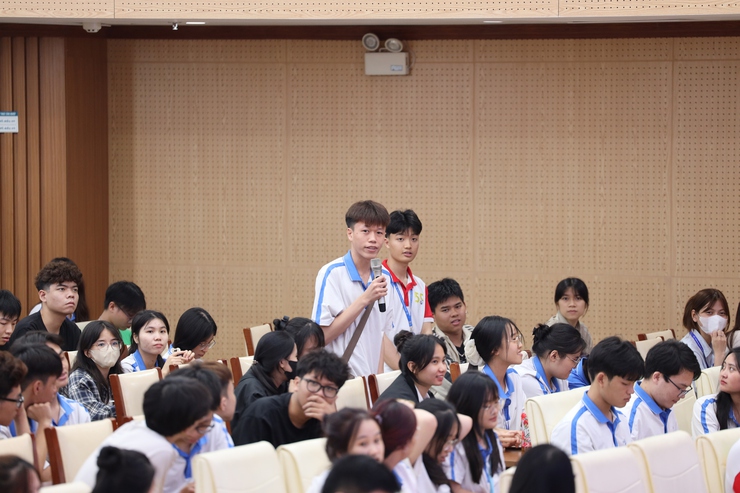 CDC Hà Nội: Tập huấn chăm sóc sức khỏe cho sinh viên- Ảnh 2.