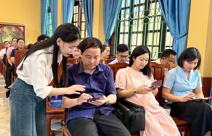 Hương Sơn: Hơn 100 cán bộ tham gia tập huấn sử dụng không gian làm việc số HanoiWork- Ảnh 3.