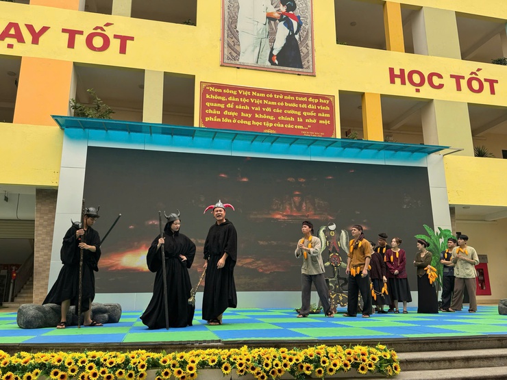 Chương trình giới thiệu - biểu diễn vở diễn được chuyển thể từ các tác phẩm văn học nổi tiếng của Việt Nam và thế giới tại trường Tiểu học Thăng Long - Ảnh 4.