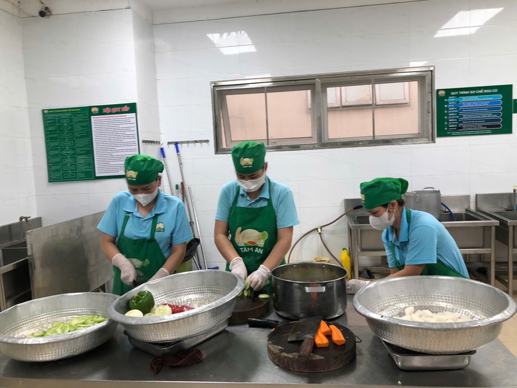 Phường Ngọc Hà tiếp tục đẩy mạnh kiểm tra đột xuất công tác ATTP tại các cơ sở giáo dục- Ảnh 3.