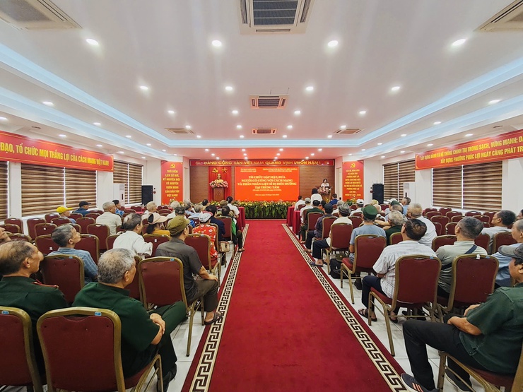 Gặp mặt đoàn người có công và thân nhân liệt sĩ đi điều dưỡng- Ảnh 1.