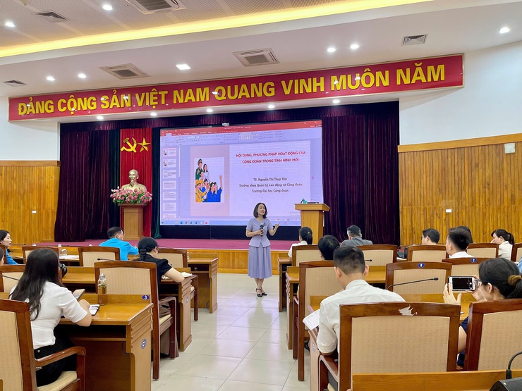 Công đoàn phường Việt Hưng, Phúc Lợi phối hợp tổ chức Hội nghị tập huấn phương pháp, kỹ năng hoạt động công đoàn trong tình hình mới- Ảnh 1.