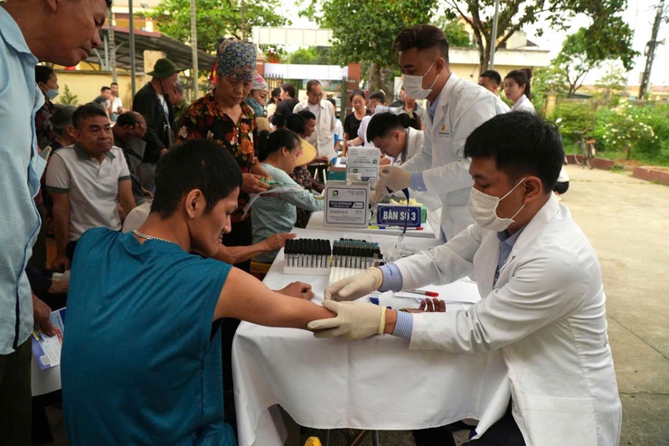 Ứng Thiên tổ chức khám sức khỏe, cấp phát thuốc miễn phí cho người khuyết tật nhân Ngày 18/4- Ảnh 2.