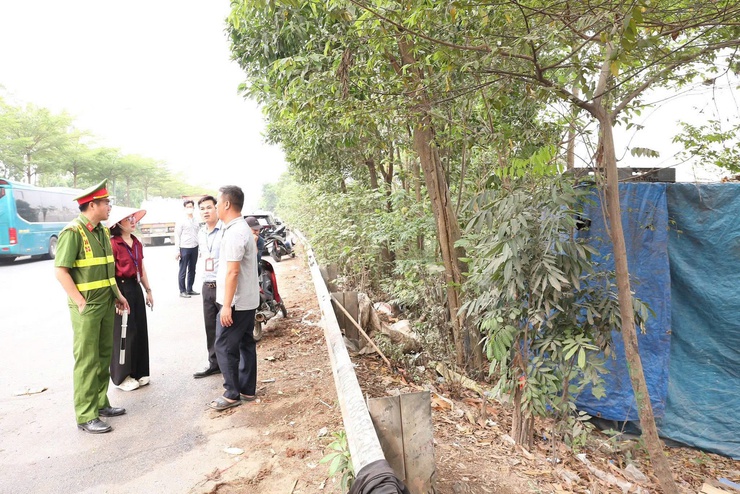 XÃ SÓC SƠN RA QUÂN GIẢI TỎA VI PHẠM HÀNH LANG AN TOÀN GIAO THÔNG DỌC QUỐC LỘ 18- Ảnh 2.