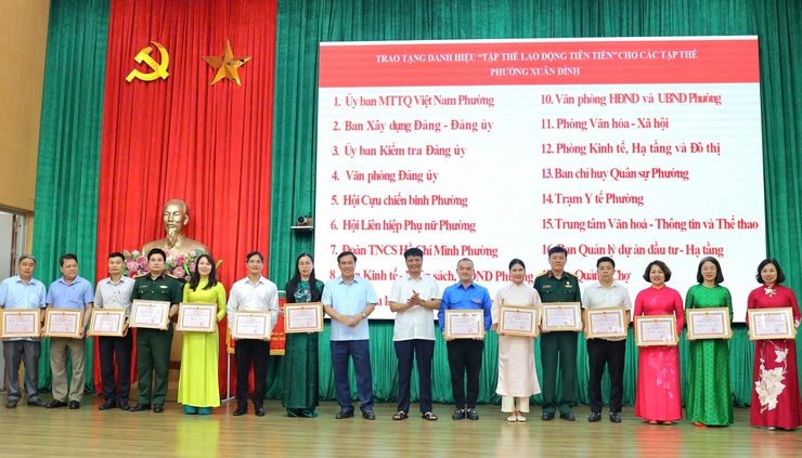 Xuân Đỉnh biểu dương phong trào thi đua năm 2025, khẳng định những kết quả nổi bật trên các lĩnh vực- Ảnh 3.