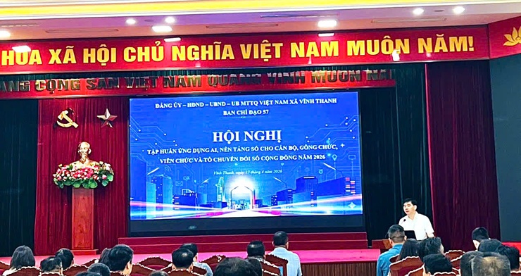 XÃ VĨNH THANH TỔ CHỨC HỘI NGHỊ TẬP HUẤN ỨNG DỤNG AI, NỀN TẢNG SỐ CHO CÁN BỘ VÀ TỔ CHUYỂN ĐỔI SỐ CỘNG ĐỒNG- Ảnh 4.