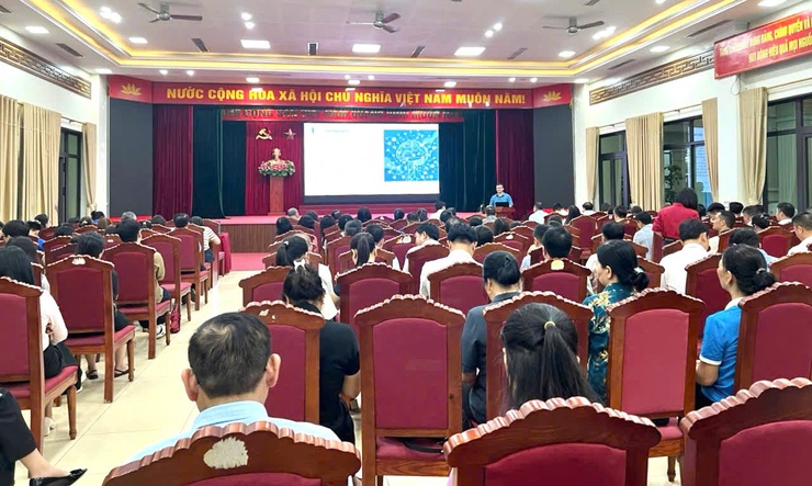 XÃ VĨNH THANH TỔ CHỨC HỘI NGHỊ TẬP HUẤN ỨNG DỤNG AI, NỀN TẢNG SỐ CHO CÁN BỘ VÀ TỔ CHUYỂN ĐỔI SỐ CỘNG ĐỒNG- Ảnh 7.