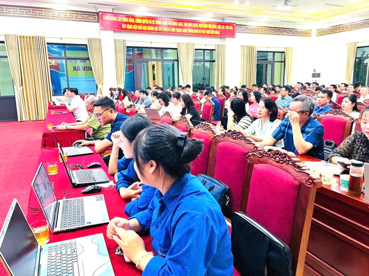 XÃ VĨNH THANH TỔ CHỨC HỘI NGHỊ TẬP HUẤN ỨNG DỤNG AI, NỀN TẢNG SỐ CHO CÁN BỘ VÀ TỔ CHUYỂN ĐỔI SỐ CỘNG ĐỒNG- Ảnh 8.