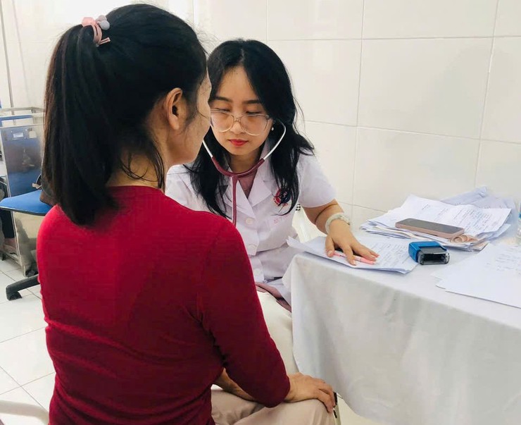 Phường Thượng Cát: Hơn 500 người dân được khám, chăm sóc sức khỏe bằng y học cổ truyền- Ảnh 2.