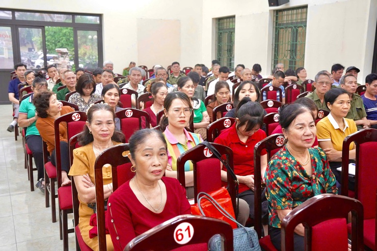 Hội nghị huấn luyện nghiệp vụ PCCC và CNCH cho lực lượng dân phòng PCCC và CNCH, các đồng chí Trưởng thôn, lực lượng ANTT; Đội PCCC và CNCH cơ sở thuộc cơ quan UBND xã Thiên Lộc.- Ảnh 6.