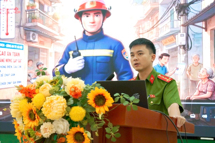 Hội nghị huấn luyện nghiệp vụ PCCC và CNCH cho lực lượng dân phòng PCCC và CNCH, các đồng chí Trưởng thôn, lực lượng ANTT; Đội PCCC và CNCH cơ sở thuộc cơ quan UBND xã Thiên Lộc.- Ảnh 4.