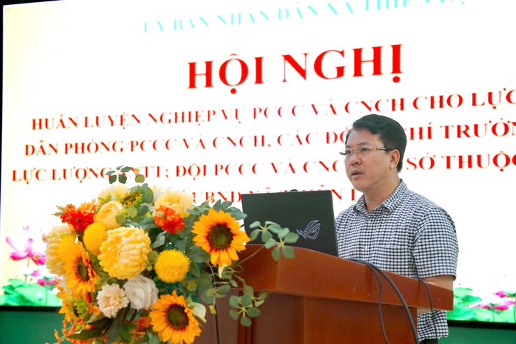 Hội nghị huấn luyện nghiệp vụ PCCC và CNCH cho lực lượng dân phòng PCCC và CNCH, các đồng chí Trưởng thôn, lực lượng ANTT; Đội PCCC và CNCH cơ sở thuộc cơ quan UBND xã Thiên Lộc.- Ảnh 3.