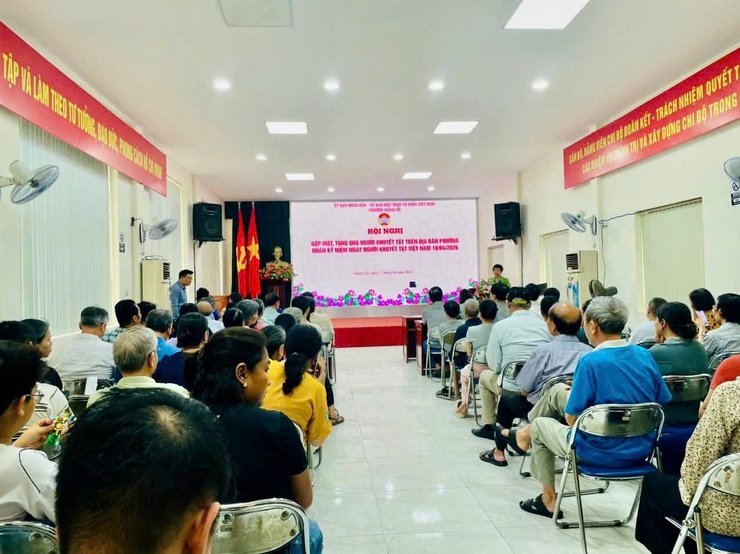 Phường Giảng Võ trao quà cho người khuyết tật có hoàn cảnh khó khăn trên địa bàn- Ảnh 4.