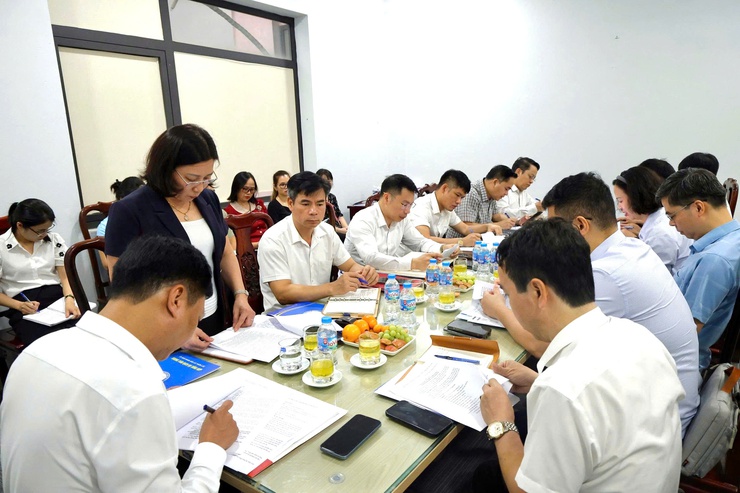 Thường trực Đảng ủy xã Thiên Lộc làm việc với Trung tâm Dịch vụ tổng hợp xã về công tác lãnh đạo, chỉ đạo thực hiện các nhiệm vụ, đánh giá tình hình, kết quả công tác quí I; phương hướng, nhiệm vụ quí II/2026.- Ảnh 2.