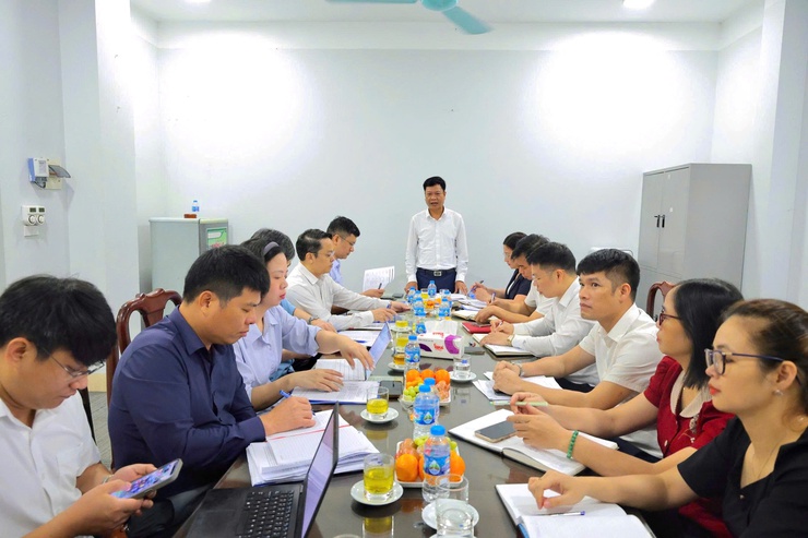 Thường trực Đảng ủy xã Thiên Lộc làm việc với Trung tâm Dịch vụ tổng hợp xã về công tác lãnh đạo, chỉ đạo thực hiện các nhiệm vụ, đánh giá tình hình, kết quả công tác quí I; phương hướng, nhiệm vụ quí II/2026.- Ảnh 1.