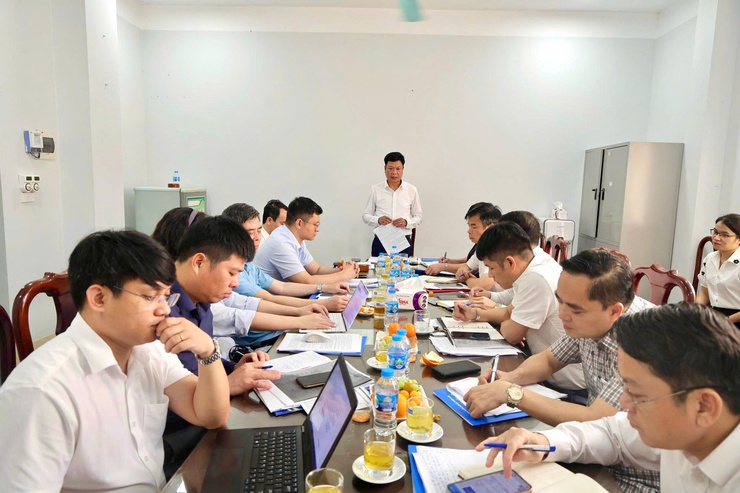 Thường trực Đảng ủy xã Thiên Lộc làm việc với Trung tâm Dịch vụ tổng hợp xã về công tác lãnh đạo, chỉ đạo thực hiện các nhiệm vụ, đánh giá tình hình, kết quả công tác quí I; phương hướng, nhiệm vụ quí II/2026.- Ảnh 12.