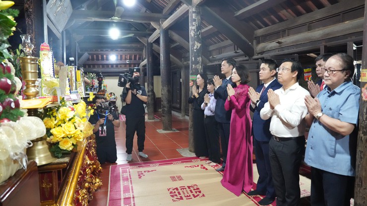 Xã Dương Hoà tổ chức Lễ đón nhận Bằng công nhận Bảo vật Quốc gia Bàn thờ Phật bằng đá tại chùa Hương Trai và chùa Đại Bi - Ảnh 1.