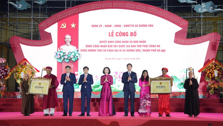 Xã Dương Hoà tổ chức Lễ đón nhận Bằng công nhận Bảo vật Quốc gia Bàn thờ Phật bằng đá tại chùa Hương Trai và chùa Đại Bi - Ảnh 12.