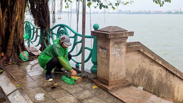Ra quân ngăn chặn, xử lý vi phạm, đảm bảo vệ sinh môi trường, trật tự, mỹ quan đô thị khu vực hồ Tây- Ảnh 3.