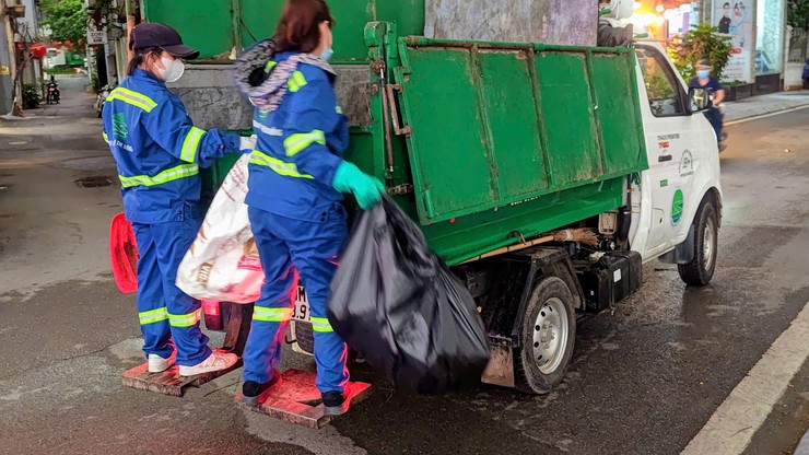 Ra quân ngăn chặn, xử lý vi phạm, đảm bảo vệ sinh môi trường, trật tự, mỹ quan đô thị khu vực hồ Tây- Ảnh 4.