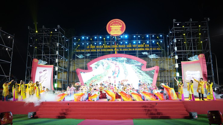 Xã Dương Hoà tổ chức Lễ đón nhận Bằng công nhận Bảo vật Quốc gia Bàn thờ Phật bằng đá tại chùa Hương Trai và chùa Đại Bi - Ảnh 6.