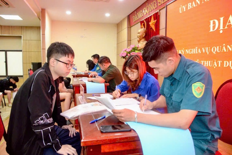UBND phường Tây Hồ tổ chức đăng ký nghĩa vụ quân sự, quân nhân dự bị, phương tiện kỹ thuật dự bị và dân quân tự vệ năm 2026- Ảnh 5.