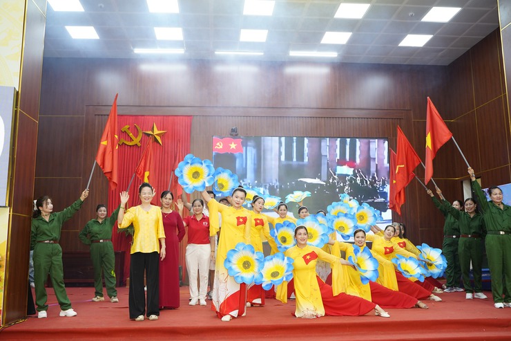 Sôi nổi khai mạc Hội thi "Chuyên Mỹ chung tay khắc phục 5 điểm nghẽn, xây dựng Thủ đô Hà Nội xanh, văn minh, hiện đại và phát triển bền vững"- Ảnh 8.