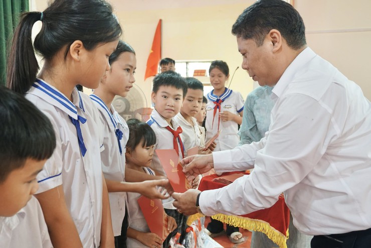 NGHĨA TÌNH CỬA NAM – TIẾP SỨC NHỮNG ƯỚC MƠ TẠI BẠCH HÀ (NGHỆ AN)- Ảnh 3.