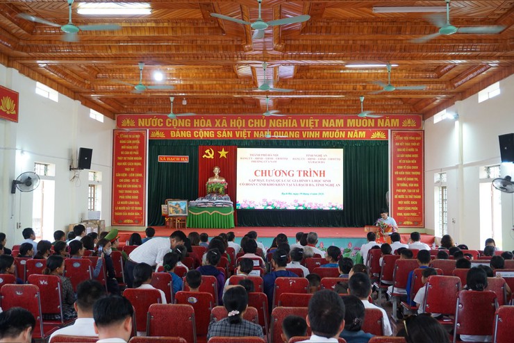 NGHĨA TÌNH CỬA NAM – TIẾP SỨC NHỮNG ƯỚC MƠ TẠI BẠCH HÀ (NGHỆ AN)- Ảnh 10.