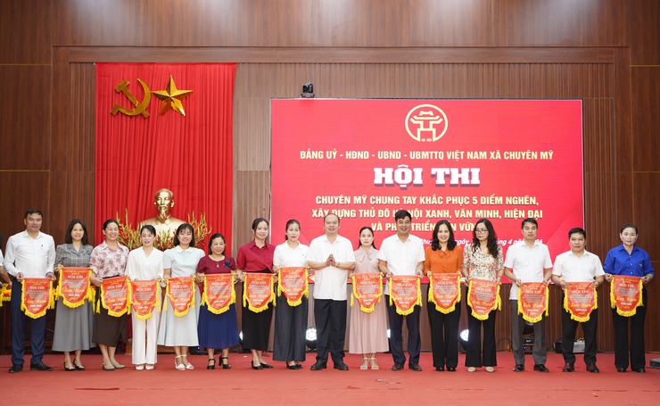 Sôi nổi khai mạc Hội thi "Chuyên Mỹ chung tay khắc phục 5 điểm nghẽn, xây dựng Thủ đô Hà Nội xanh, văn minh, hiện đại và phát triển bền vững"- Ảnh 1.