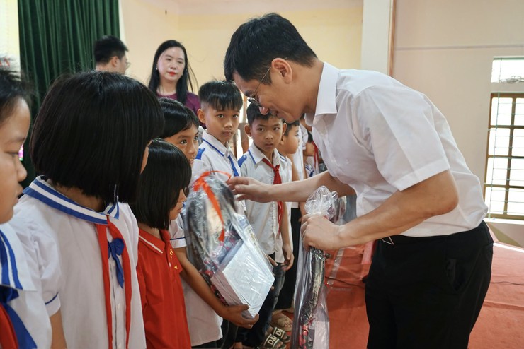 NGHĨA TÌNH CỬA NAM – TIẾP SỨC NHỮNG ƯỚC MƠ TẠI BẠCH HÀ (NGHỆ AN)- Ảnh 8.