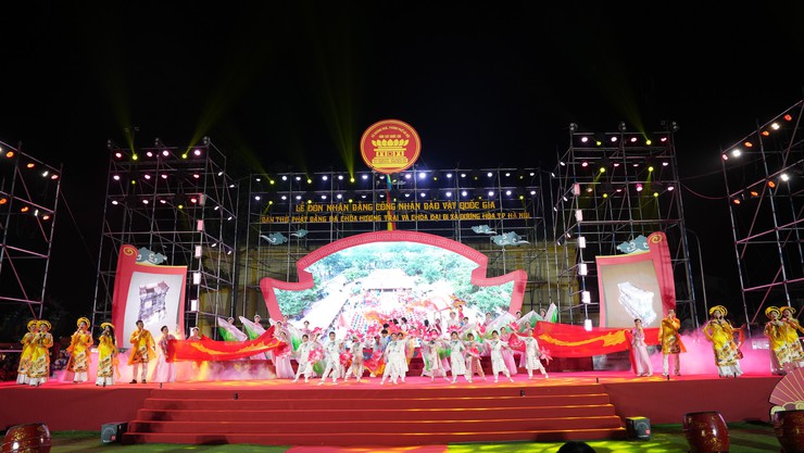 Xã Dương Hoà tổ chức Lễ đón nhận Bằng công nhận Bảo vật Quốc gia Bàn thờ Phật bằng đá tại chùa Hương Trai và chùa Đại Bi - Ảnh 7.