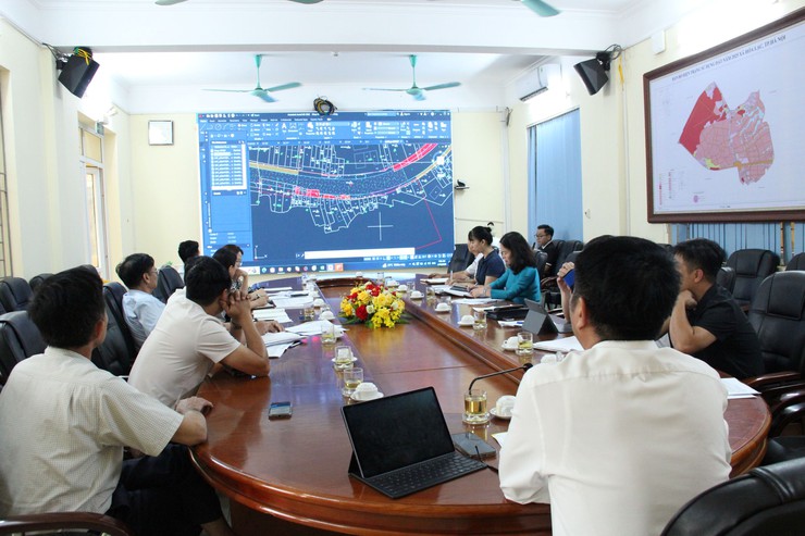 Hòa Lạc họp nghe báo cáo tiến độ GPMB Dự án Khu Công nghệ cao, Dự án cải tạo, nâng cấp đường tỉnh lộ 420 và rà soát quỹ đất tái định cư- Ảnh 1.