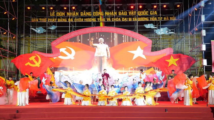 Xã Dương Hoà tổ chức Lễ đón nhận Bằng công nhận Bảo vật Quốc gia Bàn thờ Phật bằng đá tại chùa Hương Trai và chùa Đại Bi - Ảnh 8.