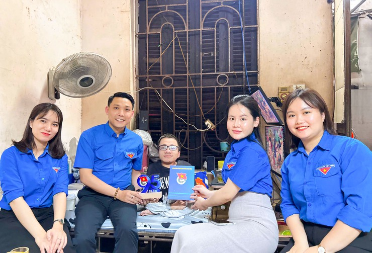 Tuổi trẻ Hoàn Kiếm đồng hành, sẻ chia cùng hội viên thanh niên khuyết tật- Ảnh 1.