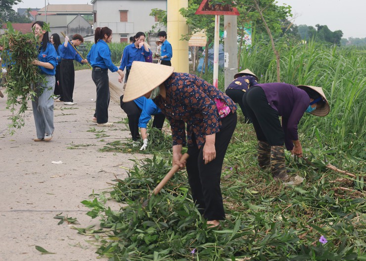 Tuổi trẻ chung tay vì cộng đồng, lan tỏa yêu thương tại xã đảo Minh Châu.- Ảnh 14.