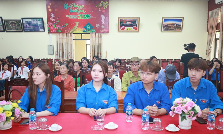 Tuổi trẻ chung tay vì cộng đồng, lan tỏa yêu thương tại xã đảo Minh Châu.- Ảnh 3.