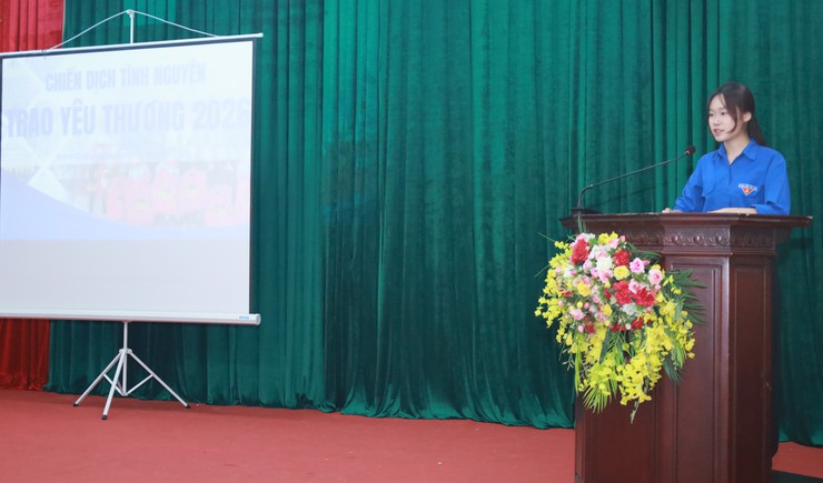 Tuổi trẻ chung tay vì cộng đồng, lan tỏa yêu thương tại xã đảo Minh Châu.- Ảnh 5.