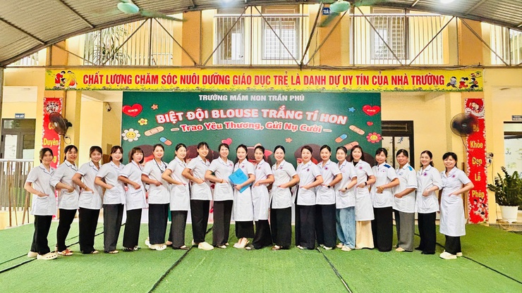 TRƯỜNG MẦM NON TRẦN PHÚ TỔ CHỨC HOẠT ĐỘNG TRẢI NGHIỆM “BIỆT ĐỘI BLOUSE TRẮNG TÝ HON” NĂM HỌC 2025–2026- Ảnh 2.
