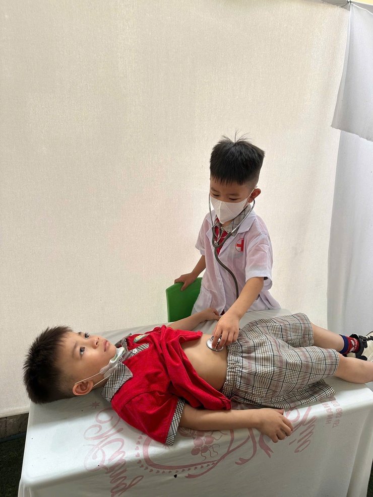 TRƯỜNG MẦM NON TRẦN PHÚ TỔ CHỨC HOẠT ĐỘNG TRẢI NGHIỆM “BIỆT ĐỘI BLOUSE TRẮNG TÝ HON” NĂM HỌC 2025–2026- Ảnh 3.