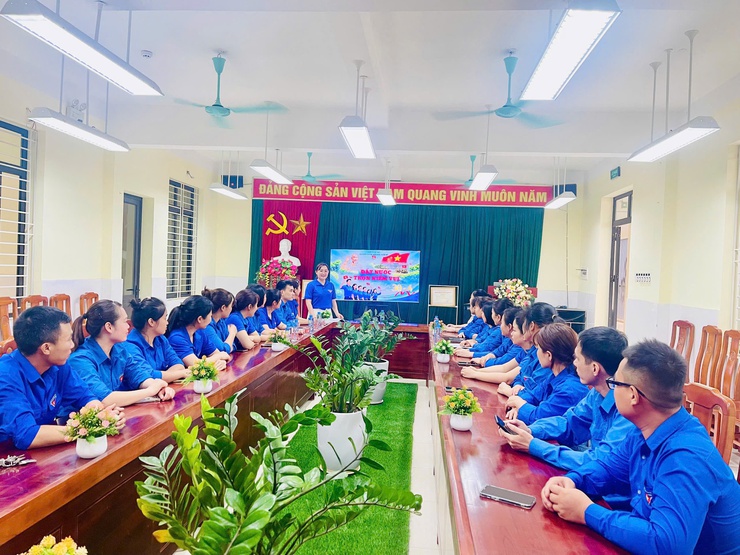 Chi đoàn trường Mầm non Thuần Mỹ tổ chức sinh hoạt chi đoàn tháng 4 với chủ đề "Đất nước trọn niềm vui"- Ảnh 2.