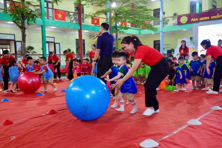 Trường Mầm non Thụy Lâm tưng bừng tổ chức Ngày hội thể thao năm học 2025–2026- Ảnh 13.