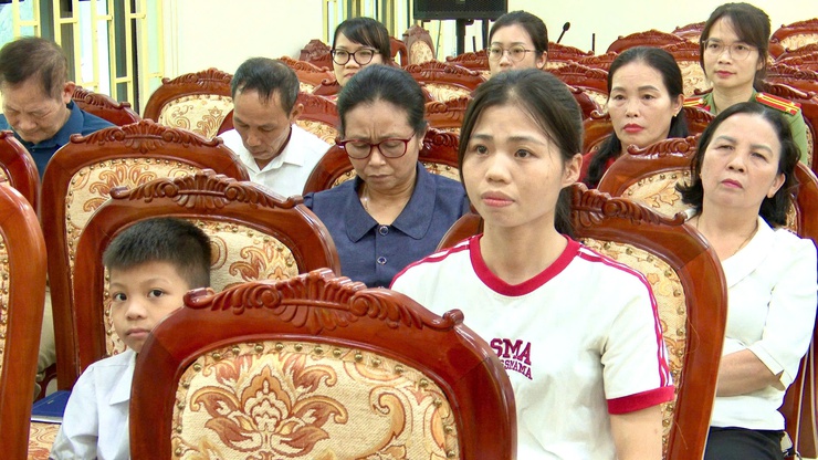 CÔNG AN XÃ THƯ LÂM TỔ CHỨC CHƯƠNG TRÌNH “MẸ ĐỠ ĐẦU” VÀ PHONG TRÀO “CHẮP CÁNH ƯỚC MƠ”.- Ảnh 10.