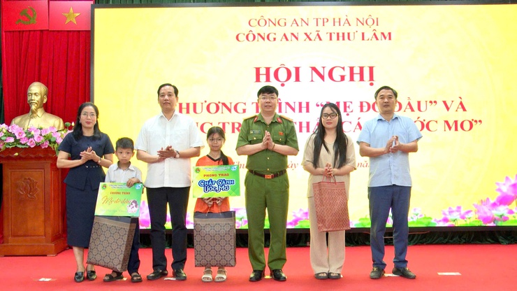 CÔNG AN XÃ THƯ LÂM TỔ CHỨC CHƯƠNG TRÌNH “MẸ ĐỠ ĐẦU” VÀ PHONG TRÀO “CHẮP CÁNH ƯỚC MƠ”.- Ảnh 9.