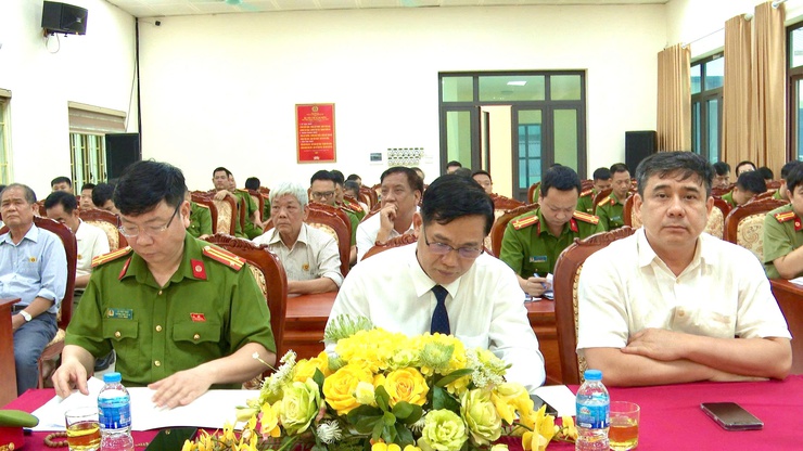 CÔNG AN XÃ THƯ LÂM TRANG TRỌNG TỔ CHỨC LỄ KỶ NIỆM 80 NĂM NGÀY TRUYỀN THỐNG CÁC LỰC LƯỢNG TRONG CÔNG AN NHÂN DÂN- Ảnh 5.