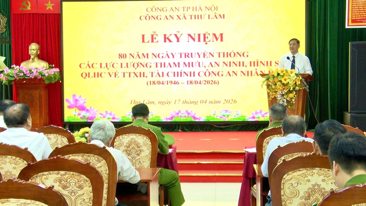 CÔNG AN XÃ THƯ LÂM TRANG TRỌNG TỔ CHỨC LỄ KỶ NIỆM 80 NĂM NGÀY TRUYỀN THỐNG CÁC LỰC LƯỢNG TRONG CÔNG AN NHÂN DÂN- Ảnh 16.