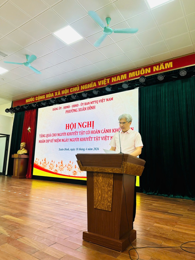 Phường Xuân Đỉnh trao 82 suất quà cho người khuyết tật có hoàn cảnh khó khăn- Ảnh 1.