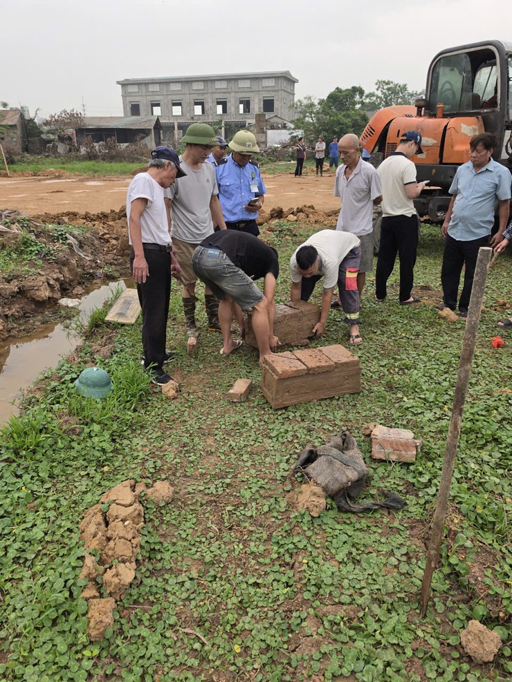 Thôn Hải Bối đẩy nhanh di chuyển mộ phục vụ giải phóng mặt bằng Dự án Thành phố Thông minh- Ảnh 3.